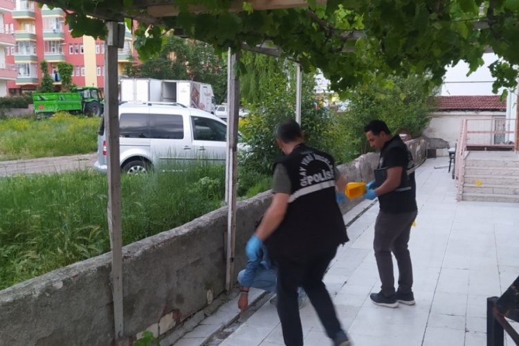 &Ccedil;orum'da bir şahıs tartıştığı abisini bacaklarından vurdu