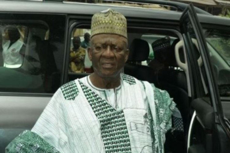 Kamerun ana muhalefet partisi lideri John Fru Ndi &ouml;ld&uuml;