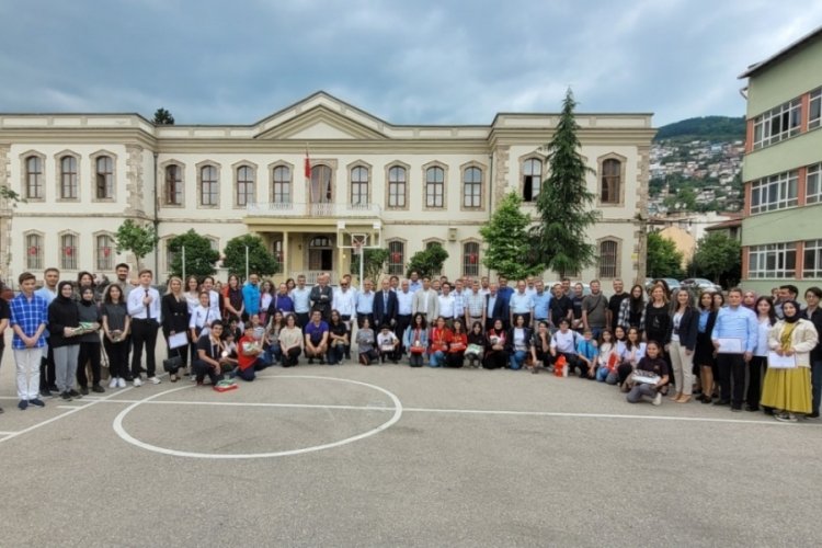 Bursa'da TÜBİTAK'ta dereceye giren öğrenciler ve öğretmenlere tören düzenlendi