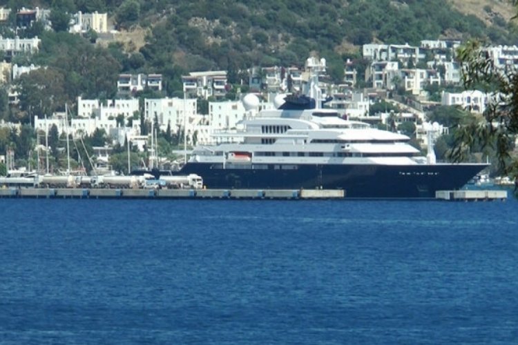 Muğla'da demir atan ultra s&uuml;per l&uuml;ks yata 9 milyonluk akaryakıt!