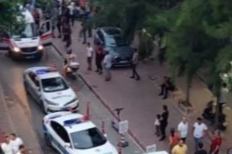 Antalya'da kaza sonrası ortalık savaş alanına d&ouml;nd&uuml;!