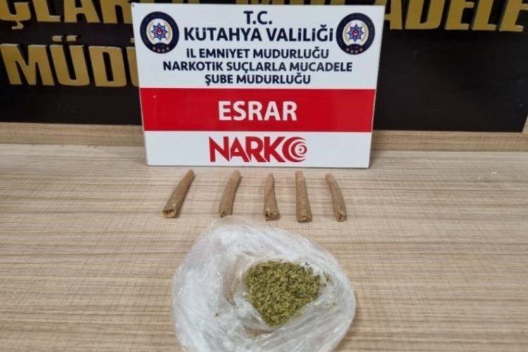 K&uuml;tahya'da iki şahsın &uuml;zerinde uyuşturucu bulundu
