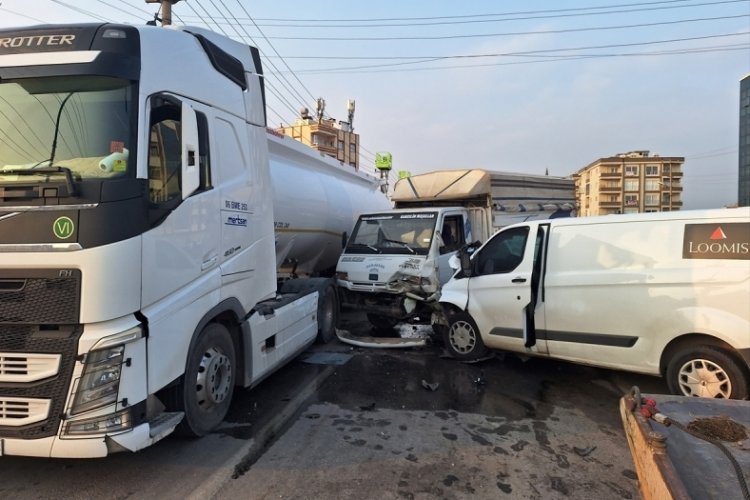 Mersin Tarsus'ta zincirleme kaza: 11 yaralı