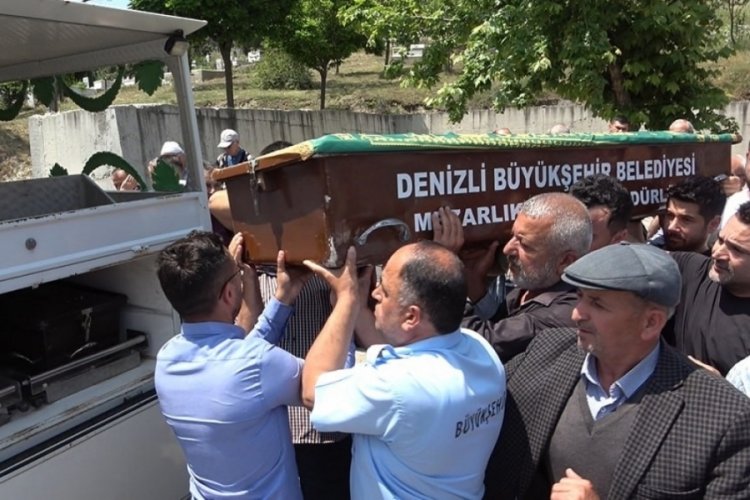 &Ccedil;amurda kaybolan ara&ccedil;tan cansız bedeni &ccedil;ıkan adam toprağa verildi