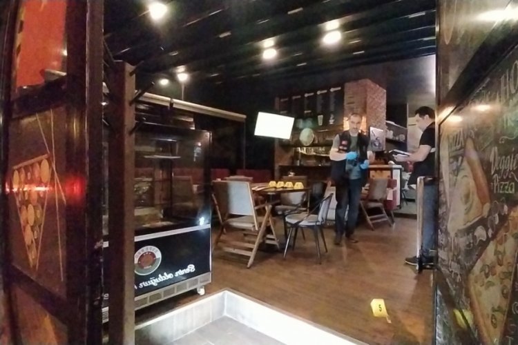Kendilerini uyaran işyeri sahibini bı&ccedil;akladılar