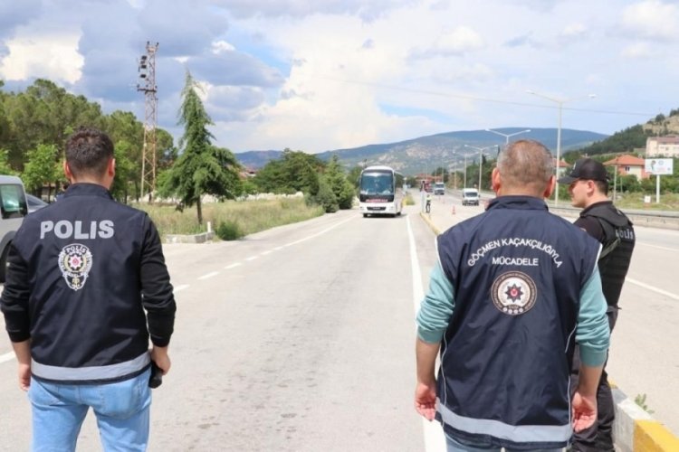 &Uuml;lke genelinde d&uuml;zensiz g&ouml;&ccedil; uygulaması: 440 şahsa idari yaptırım