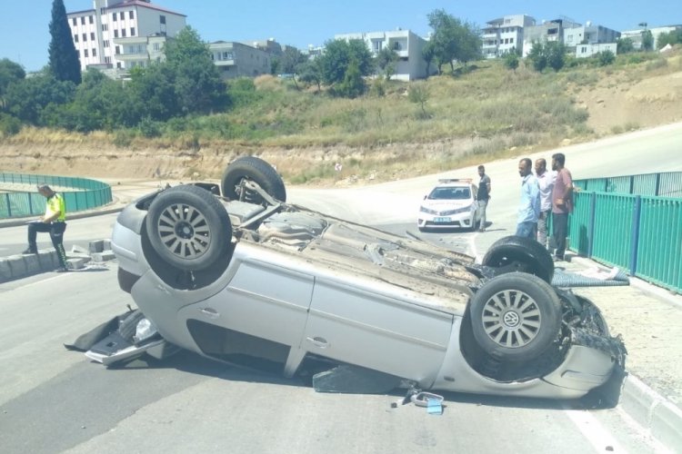 Adıyaman'da kontrolden &ccedil;ıkan otomobil takla attı