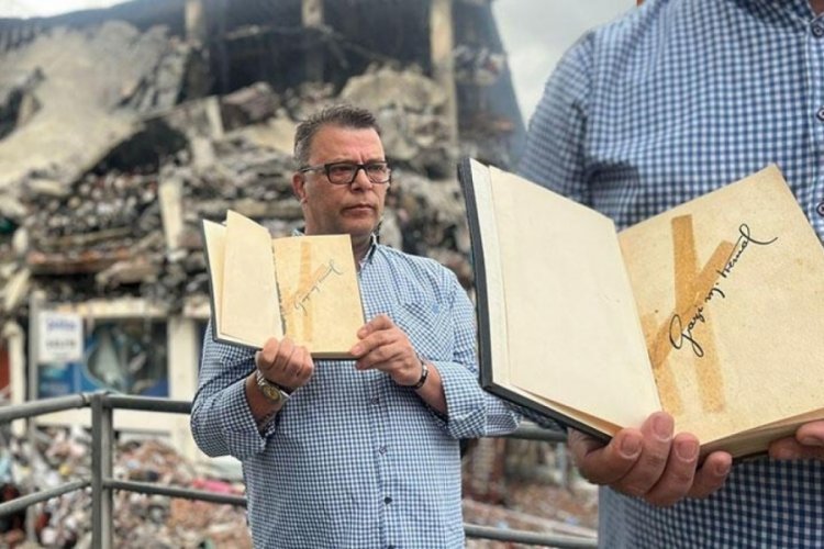 İstanbul'da Atat&uuml;rk'&uuml;n imzaladığı iddia edilen Nutuk alevlerin i&ccedil;inden kurtarıldı