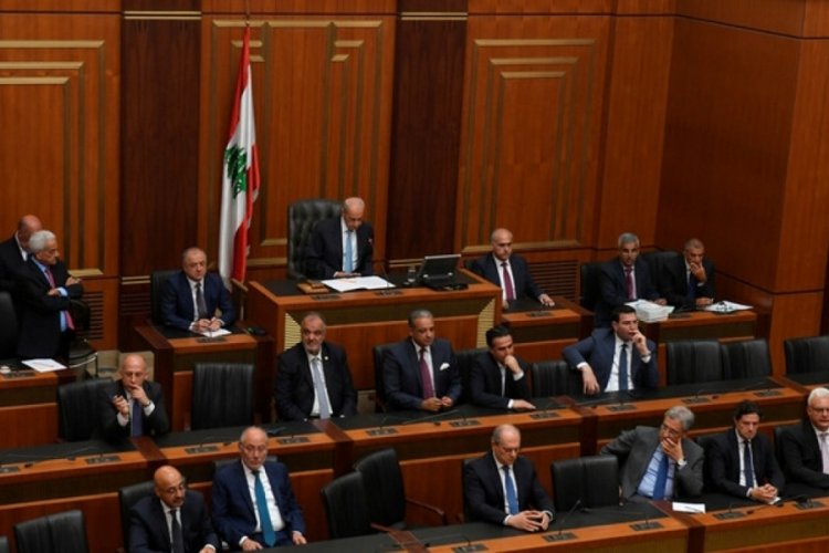 L&uuml;bnan Meclisindeki 12. oturumda da yeni cumhurbaşkanı se&ccedil;ilemedi