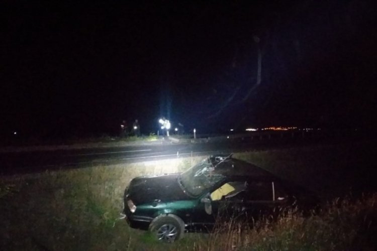 Edirne'de bariyerlere &ccedil;arpıp karşı şeride ge&ccedil;ti: 2 yaralı
