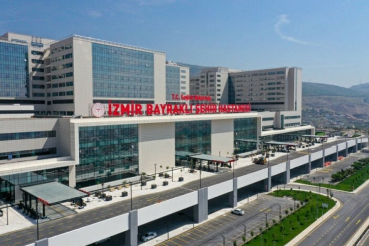 İzmir Bayraklı Şehir Hastanesi hasta kabul i&ccedil;in g&uuml;n sayıyor