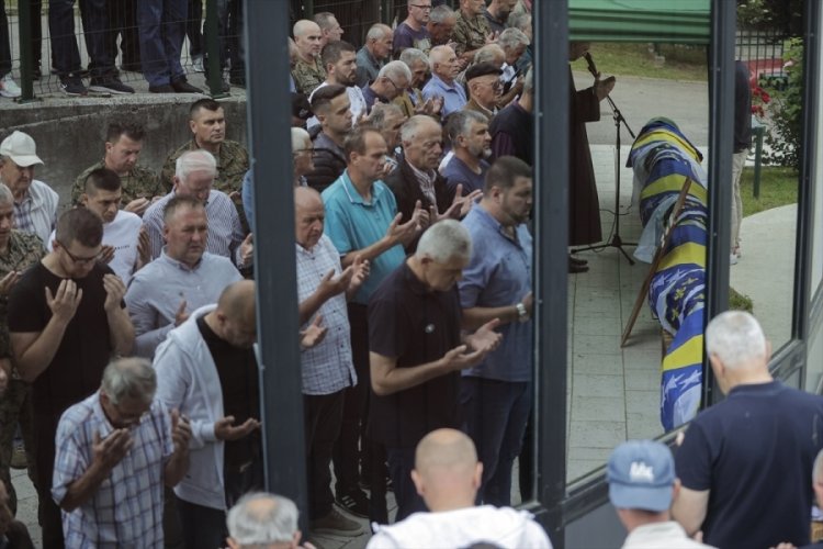 Bosna Savaşı'nda katledilen 4 kişinin cenazesi toprağa verildi