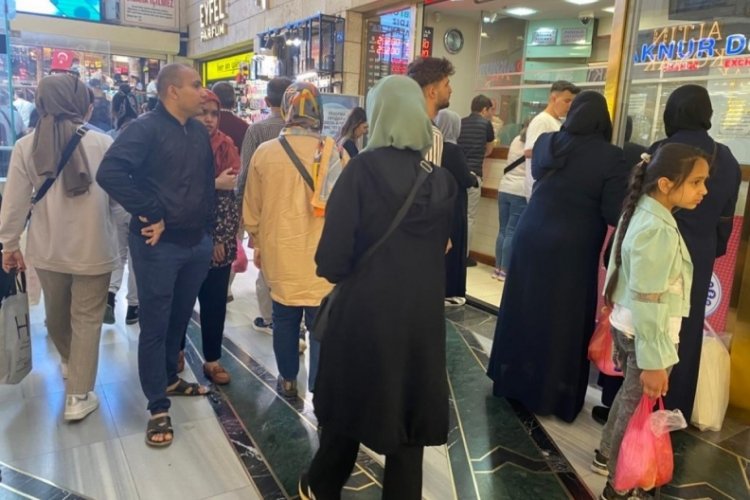 Bursa'da vatandaşlar beklemeye ge&ccedil;ti! İşte d&ouml;viz b&uuml;rolarındaki son durum