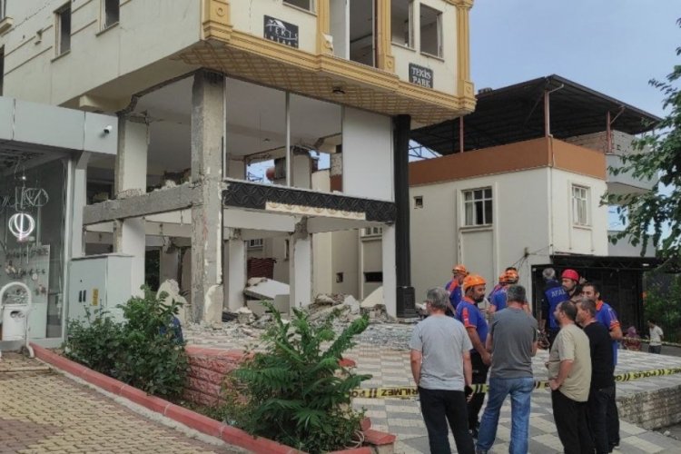 Kahramanmaraş'ta bir iş&ccedil;i asans&ouml;r&uuml;n altında kalarak can verdi
