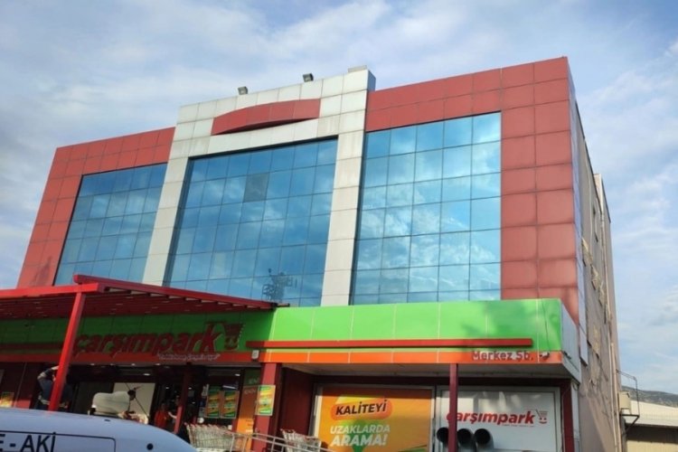 Adana'da  AVM damında ceset bulundu