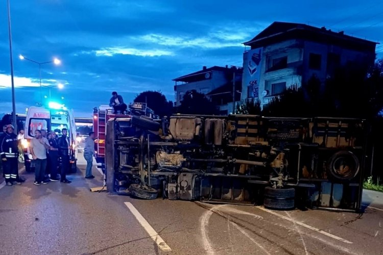Samsun'da kargo kamyonu devrildi: 1 kişi hayatını kaybetti