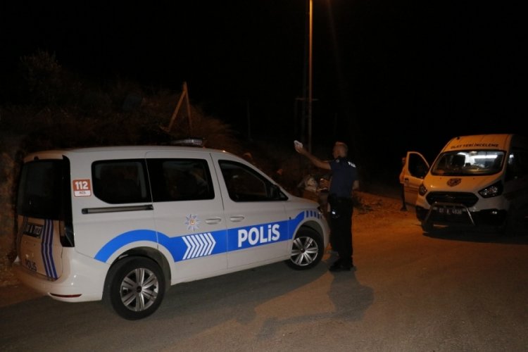 &Ouml;nce &ouml;ld&uuml;resiye darp ettiler, sonra bı&ccedil;akladılar