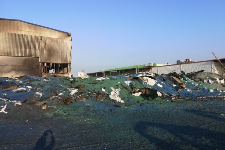 Mersin'deki plastik fabrikasındaki yangında bilan&ccedil;o b&uuml;y&uuml;k