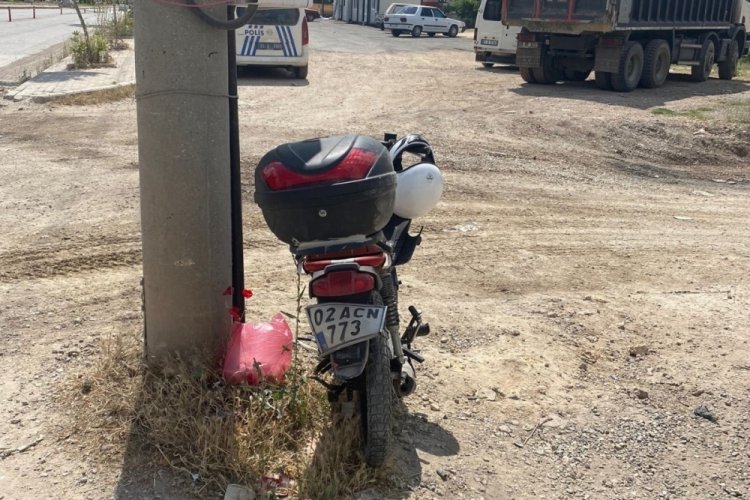 Adıyaman'da motosiklet kamyona &ccedil;arptı