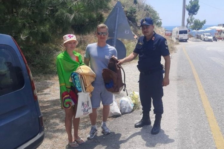 Muğla'nın denize giren turistlerin eşyalarını &ccedil;alan hırsızı jandarma yakaladı