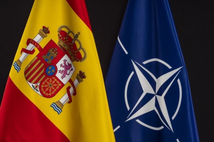 İspanya NATO'yu protesto etti