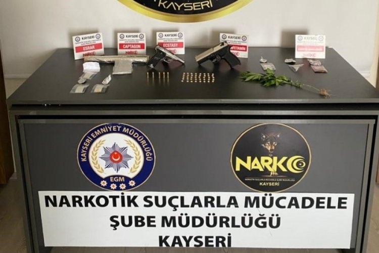 Kayseri'de zehir tacirlerine darbe: 8 g&ouml;zaltı