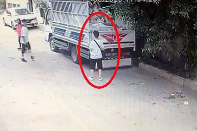 Bursa'da 3 &ccedil;ocuğun oyunu kamyoneti kullanılamaz hale getirdi