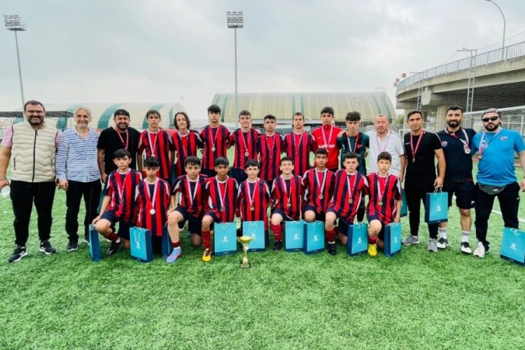Mustafakemalpaşa Ortaokulu, Futbol Turnuvası'nda ikinci oldu