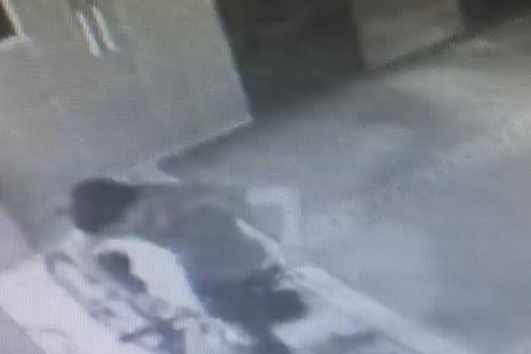 Başkentte hırsız camiden 12 bin liralık bisikleti &ccedil;aldı