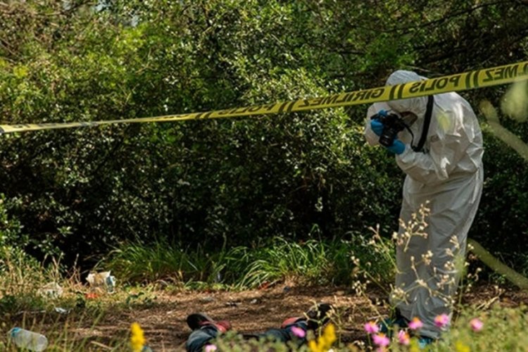 İzmir'de yaşlı kadının cesedi &ouml;l&uuml;m&uuml;nden g&uuml;nler sonra bulundu