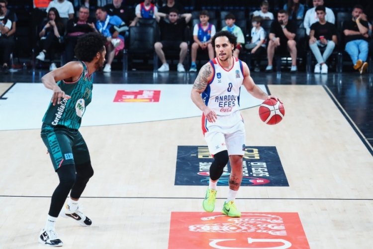 A. Efes, P. Karşıyaka'yı 85-68'lik skorla mağlup etti
