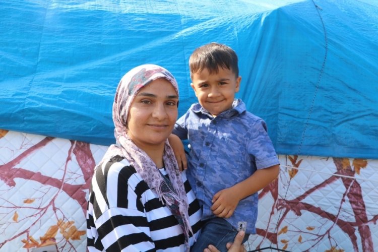 Hatay'da &ccedil;adırdaki doğum g&uuml;n&uuml; anneyi h&uuml;z&uuml;nlendirdi