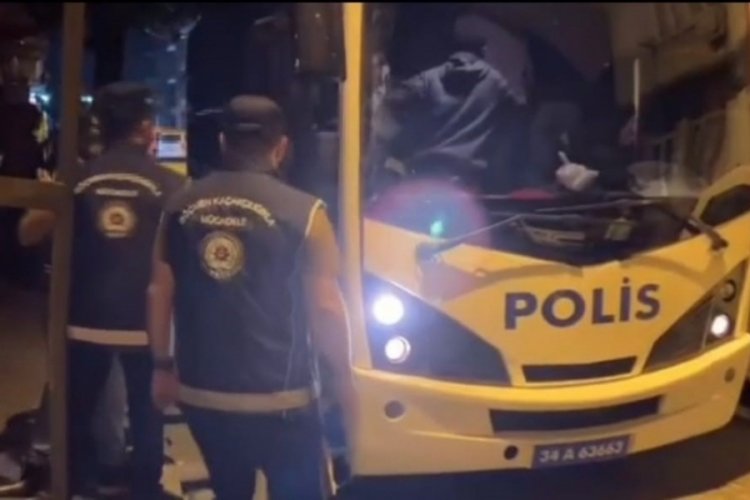 Ka&ccedil;ak sığınmacıların yaşadığı evlere baskın: 96 g&ouml;&ccedil;men yakalandı