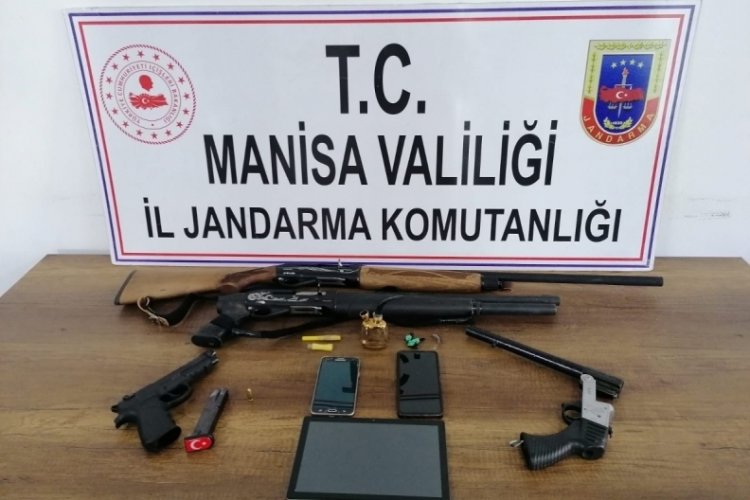 Manisa jandarmasından huzur operasyonu: 40 g&ouml;zaltı