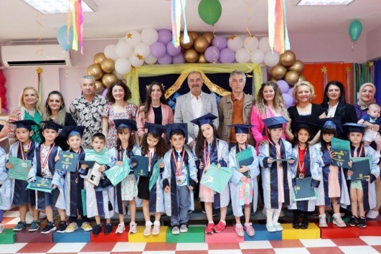 Bursa'da Mudanyalı miniklerin mezuniyet heyecanı
