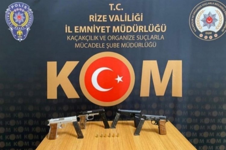 Rize'de ara&ccedil;tan ruhsatsız tabanca yakalandı: 2 g&ouml;zaltı