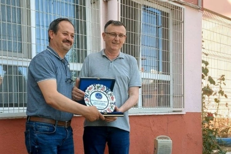 Bursa'nın o okulunda &ouml;ğrenciler mezun &ouml;ğretmenler emekli oldu