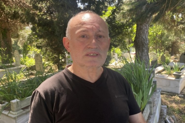 Evinin &ouml;n&uuml;nde &ouml;ld&uuml;r&uuml;len kadını mezarı başında andılar