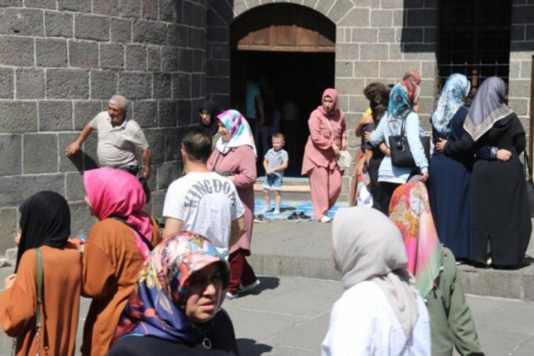 Diyarbakır'da YKS &ouml;ncesi t&uuml;rbe ve camilerde yoğunluk