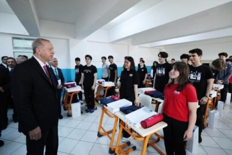 Erdoğan, Haydarpaşa Lisesi'nde karne t&ouml;renine katıldı