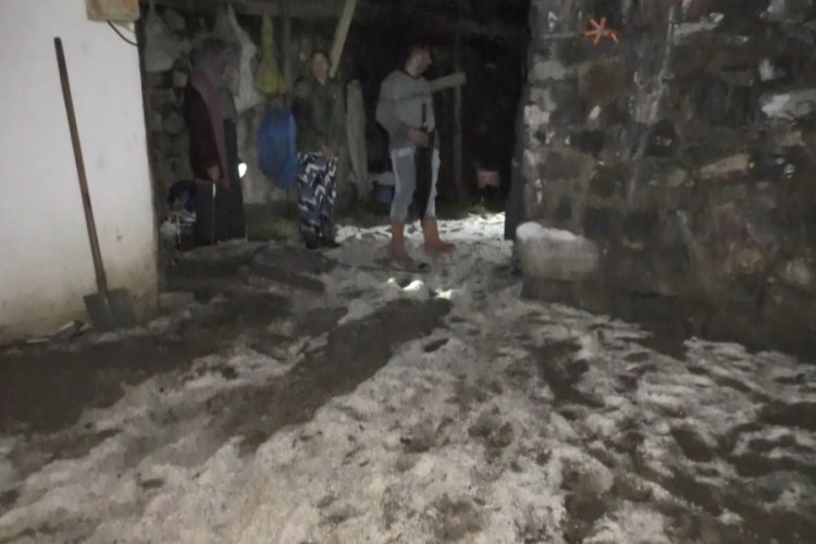 Kars'ta bir k&ouml;y&uuml; sel vurdu, 10 ev selden zarar g&ouml;rd&uuml;
