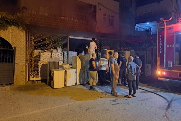 Hatay'da beyaz eşya d&uuml;kkanında yangın &ccedil;ıktı