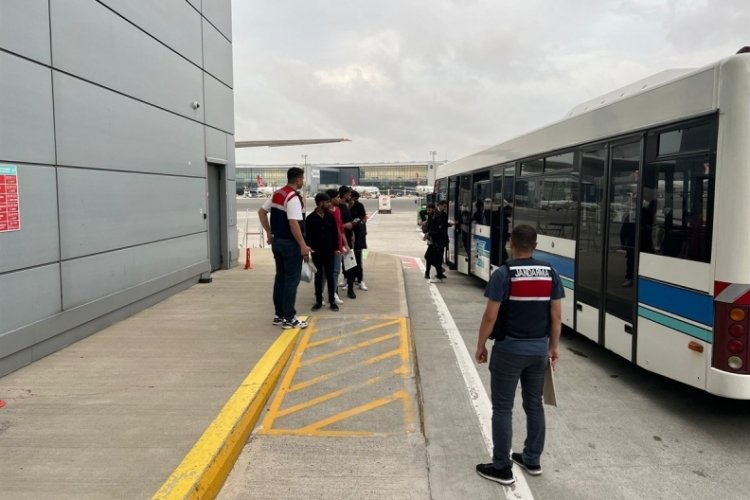 Kocaeli'de 32 d&uuml;zensiz g&ouml;&ccedil;men sınır dışı edildi