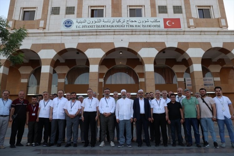 Ali Erbaş, Medine'de T&uuml;rk Hac İşleri Ofisi'ni ziyaret etti