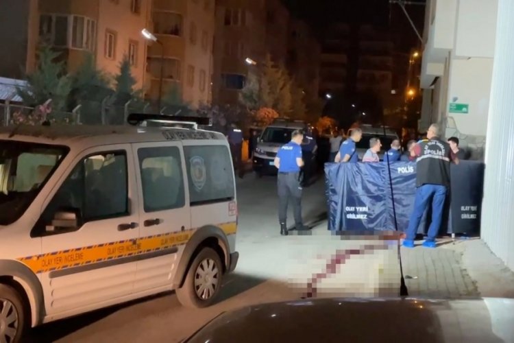 Bursa'da kızından boşanmak isteyen damadını boğazından bı&ccedil;akladı!