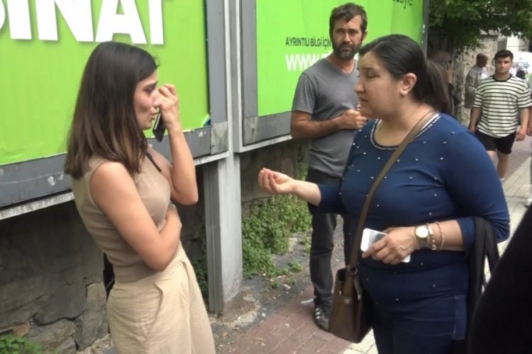 Bursa'da sınava ge&ccedil; kalan gen&ccedil; g&ouml;zyaşlarına hakim olamadı