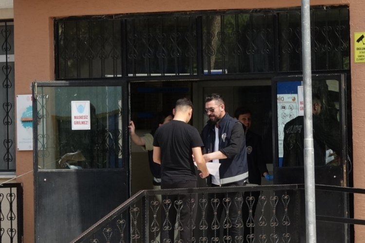 Bursa'da 2 dakika ge&ccedil; kaldı, sınava alınmadı