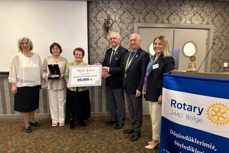 Yıldırım Bayezid Rotary'den Prof. Dr. Ayşe Y&uuml;ksel'e meslek hizmet &ouml;d&uuml;l&uuml;