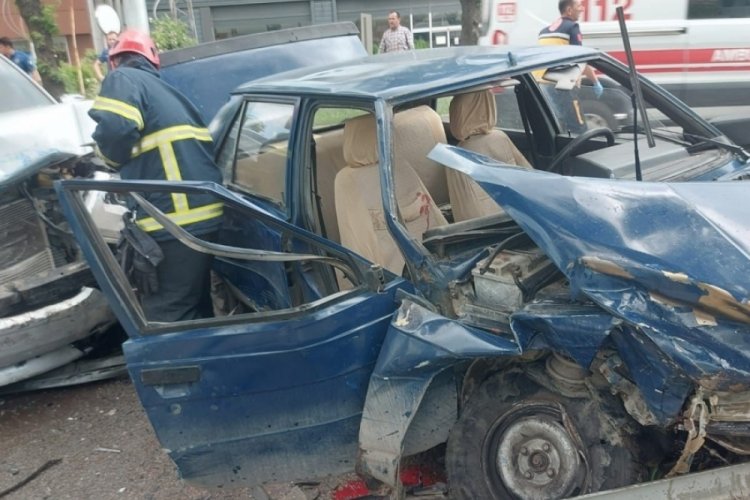 K&uuml;tahya'da otomobiller &ccedil;arpıştı: Yaralılar var
