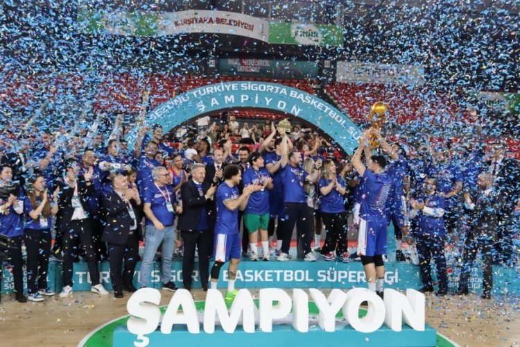 Anadolu Efes kupasını aldı